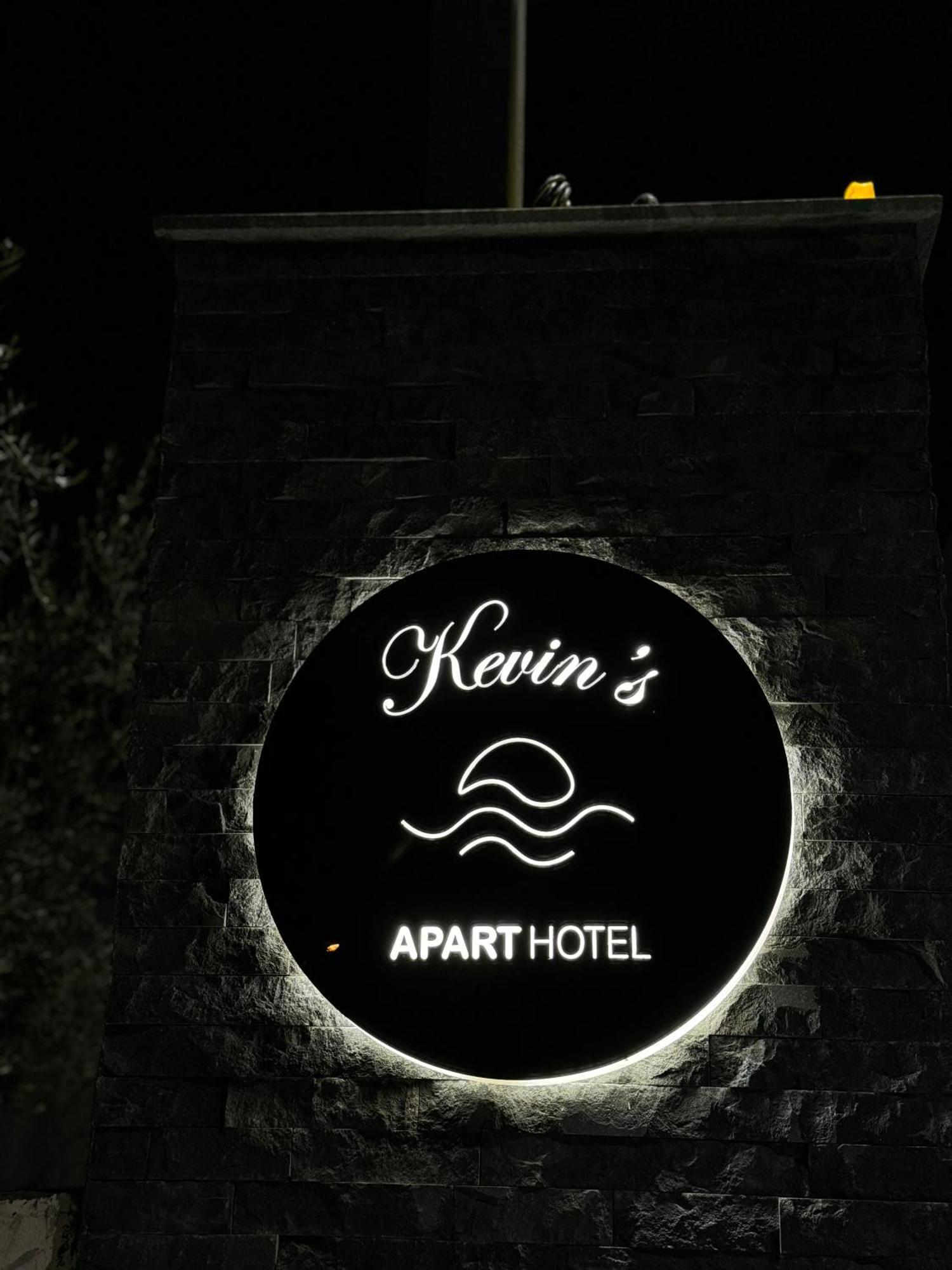 Kevin'S Aparthotel Vlorë Esterno foto