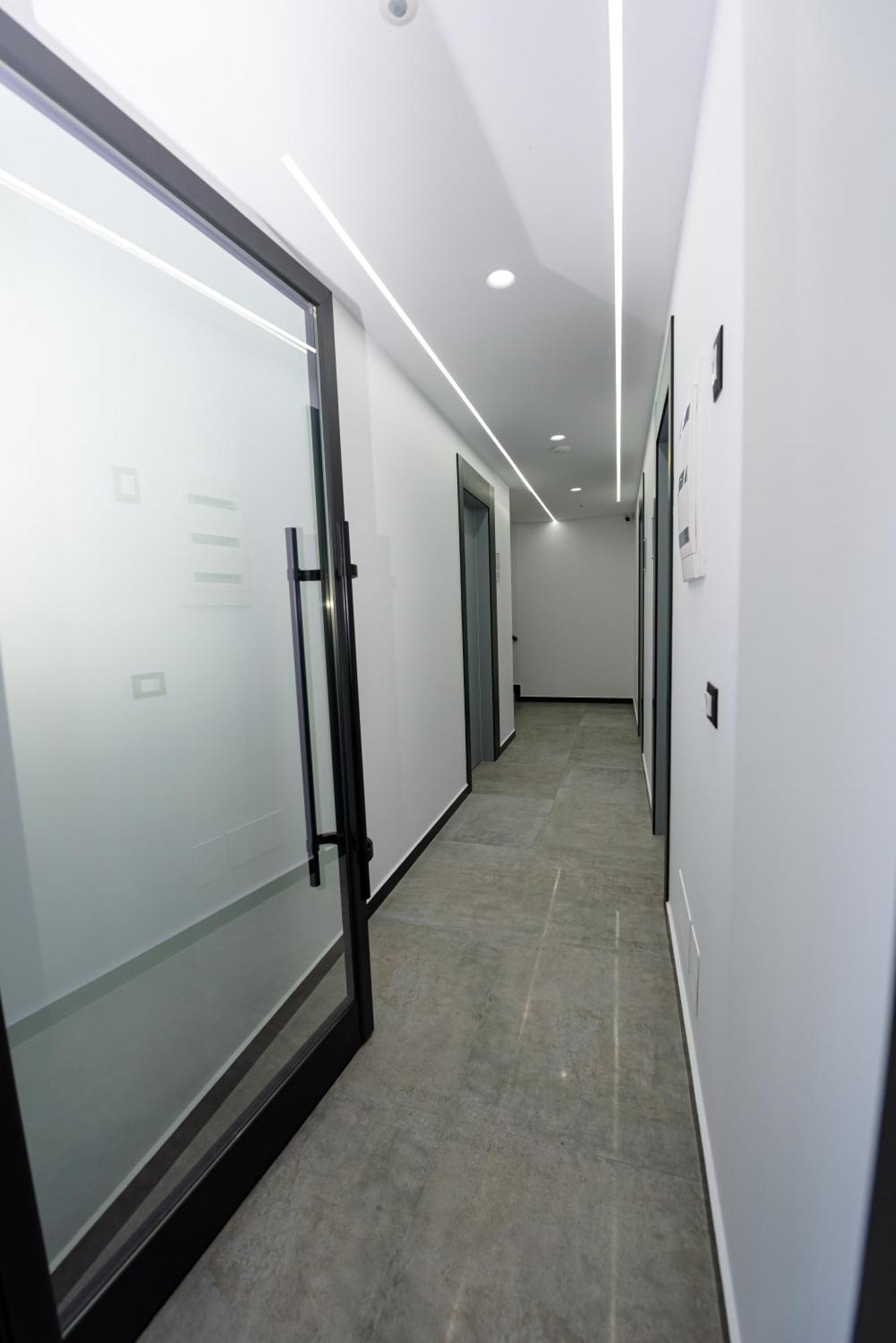 Kevin'S Aparthotel Vlorë Esterno foto